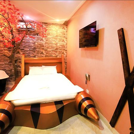 Loove Hotel 3 Хошимин Экстерьер фото